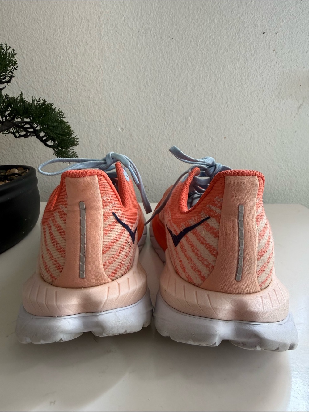 Hoka Mach 5 Women size 8.5 Coral Orange Running Shoes with Light Blue Accents - Picture 4 of 8